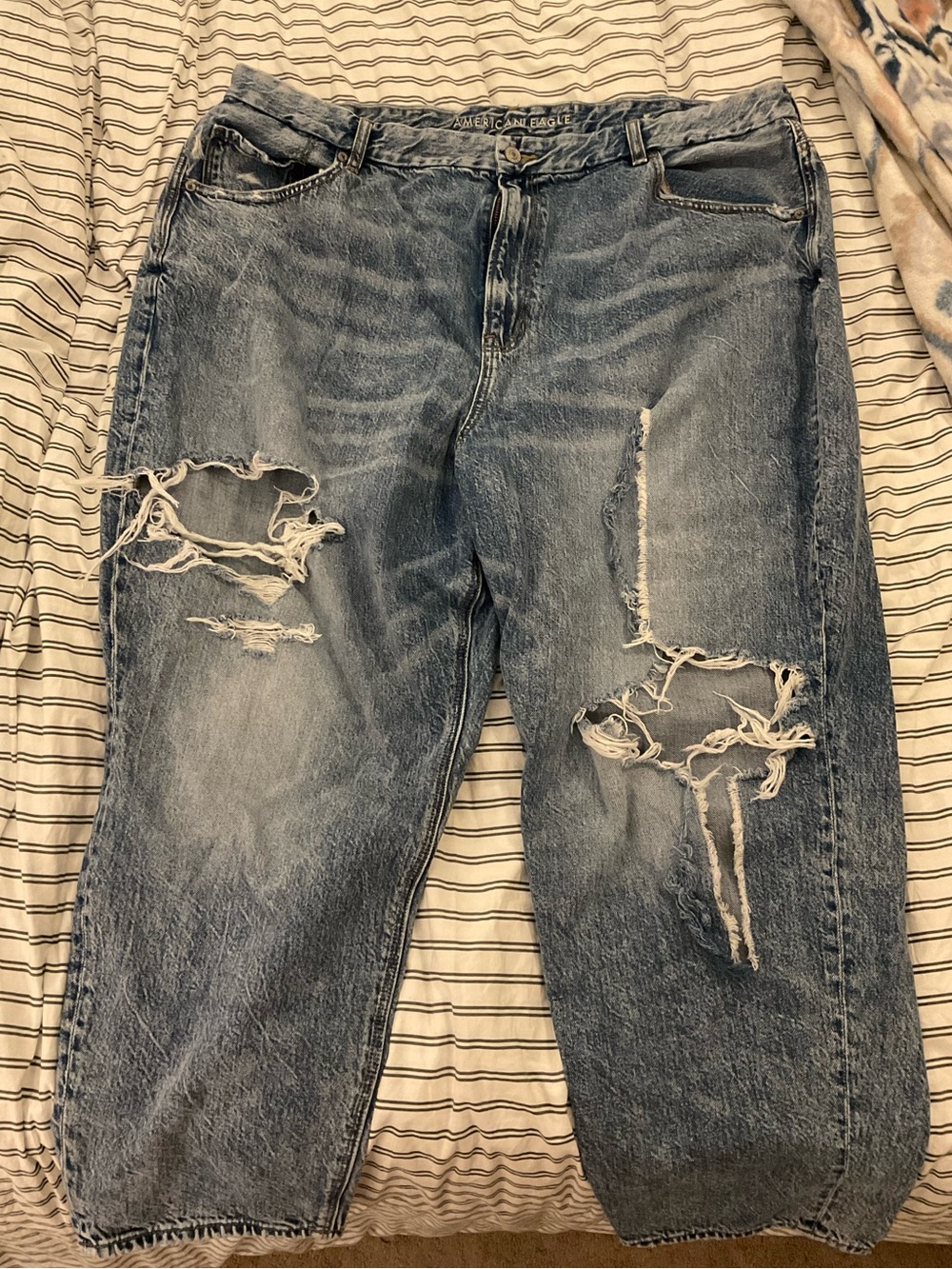 ae ripped mom jeans